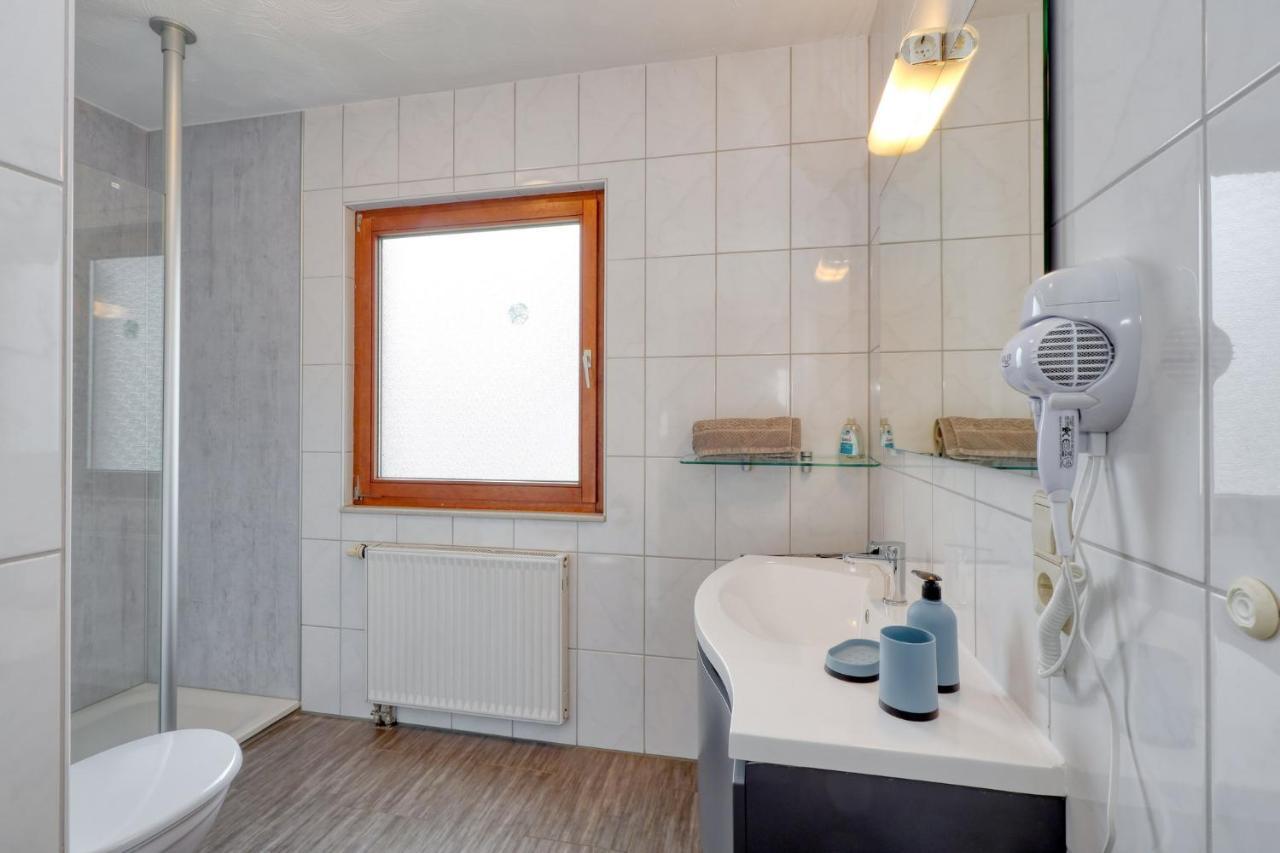 Seepark Kirchheim Ferienhaus Bei Vera Mit Sauna Eksteriør bilde